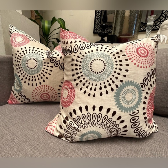 Cut Velvet Medallion on Taffeta Fabric Accent Pillow COVER ONLY
#0911248B - Picture 2 of 11